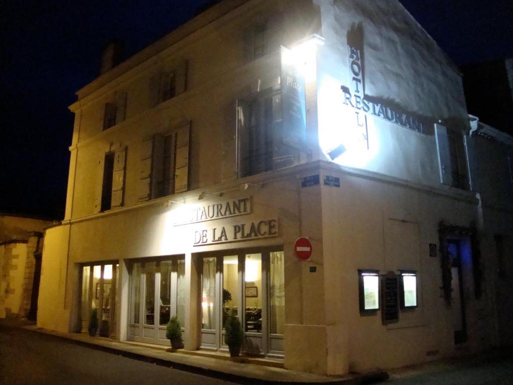 Hotel Restaurant De La Place Saint-Jean-dʼAngély Eksteriør billede